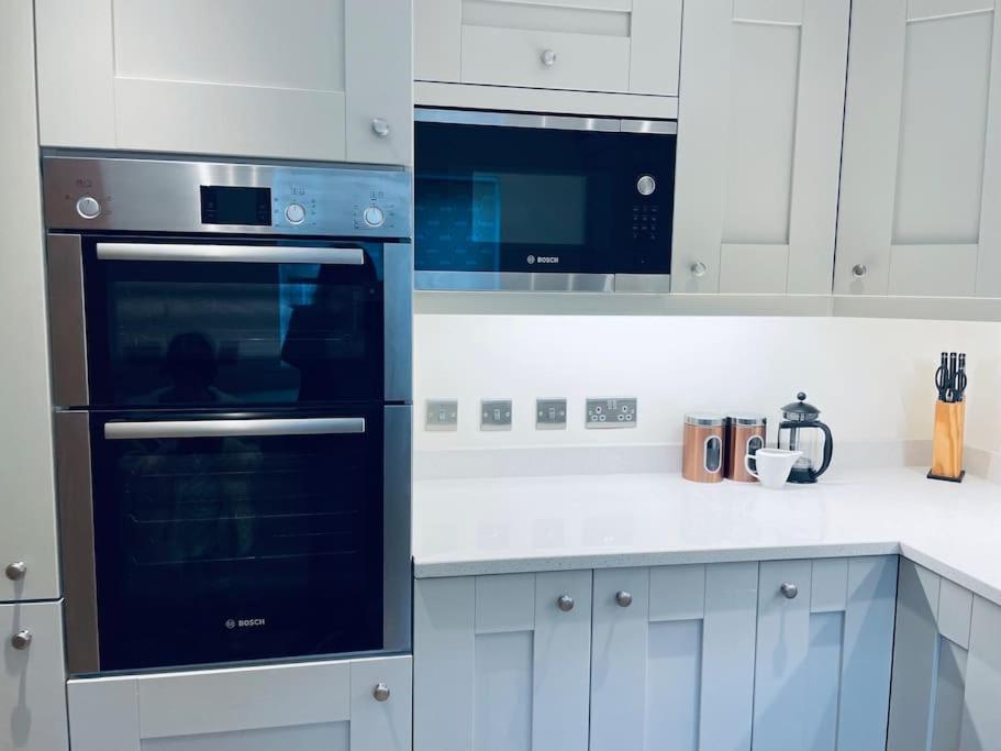 Lion Cottage, Broadway برودواي المظهر الخارجي الصورة