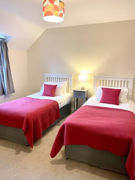 Lion Cottage, Broadway برودواي المظهر الخارجي الصورة