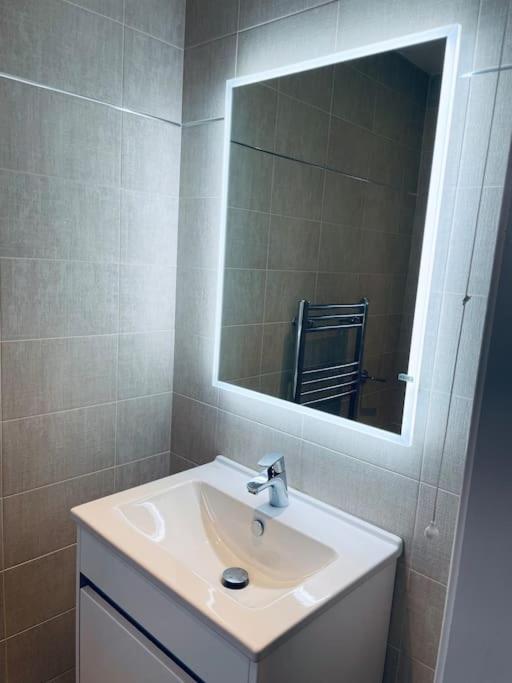 Lion Cottage, Broadway برودواي المظهر الخارجي الصورة