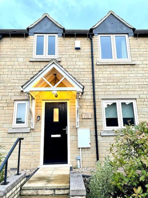 Lion Cottage, Broadway برودواي المظهر الخارجي الصورة
