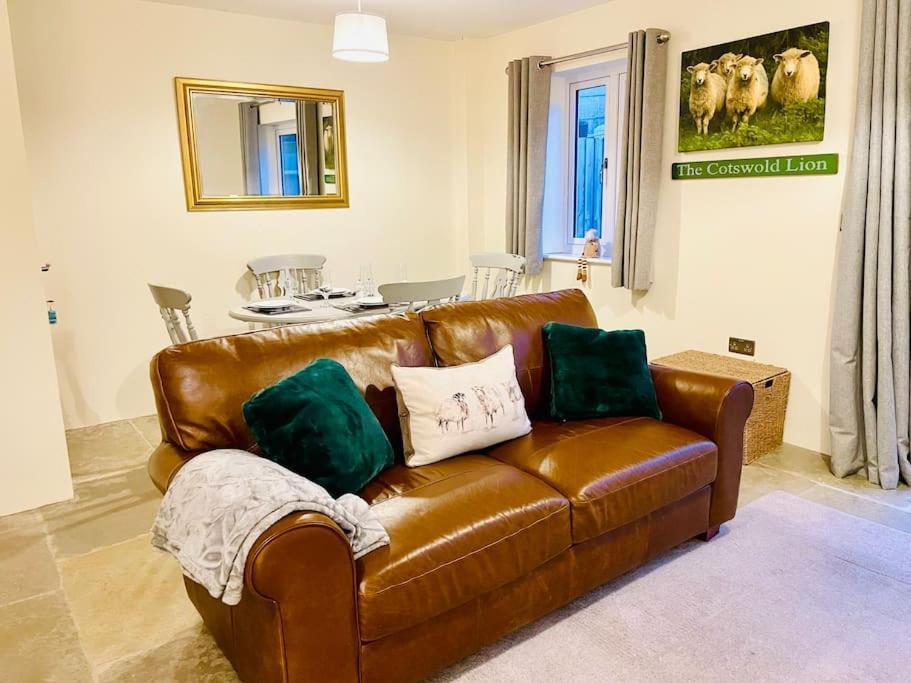 Lion Cottage, Broadway برودواي المظهر الخارجي الصورة