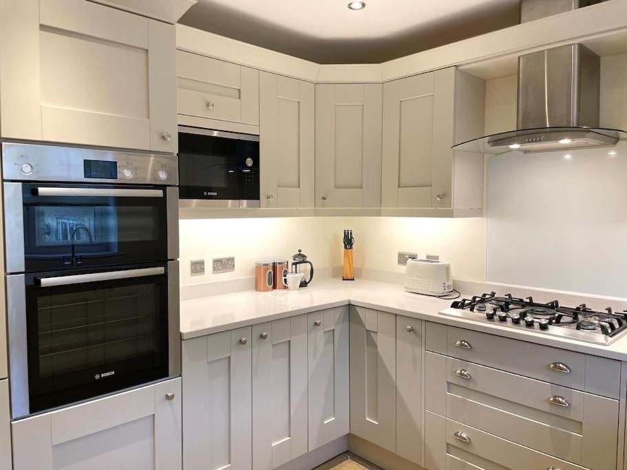 Lion Cottage, Broadway برودواي المظهر الخارجي الصورة